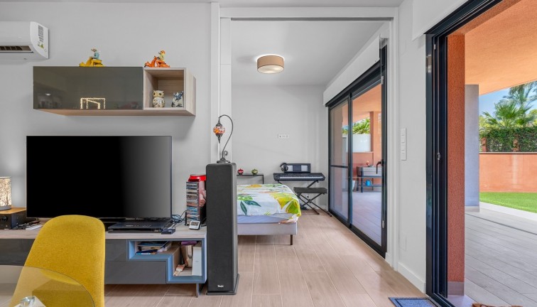 Resale - Apartment - Villamartín