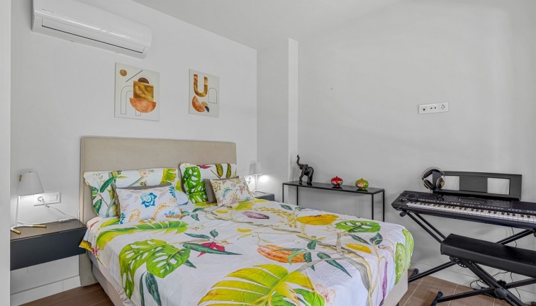 Resale - Apartment - Villamartín