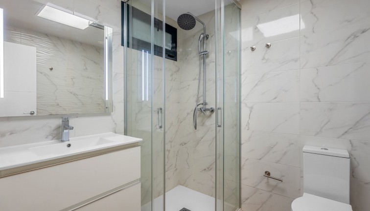 Resale - Apartment - Villamartín
