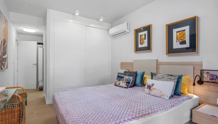 Resale - Apartment - Villamartín