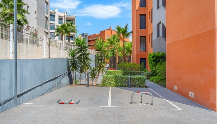 Resale - Apartment - Villamartín