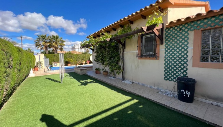 Jälleenmyynti - Erillistalo - Orihuela - Cabo Roig