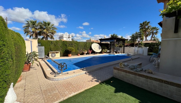 Jälleenmyynti - Erillistalo - Orihuela - Cabo Roig
