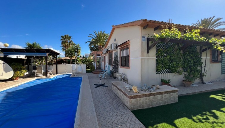 Jälleenmyynti - Erillistalo - Orihuela - Cabo Roig