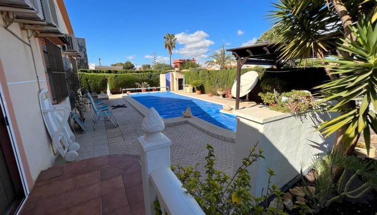 Jälleenmyynti - Erillistalo - Orihuela - Cabo Roig