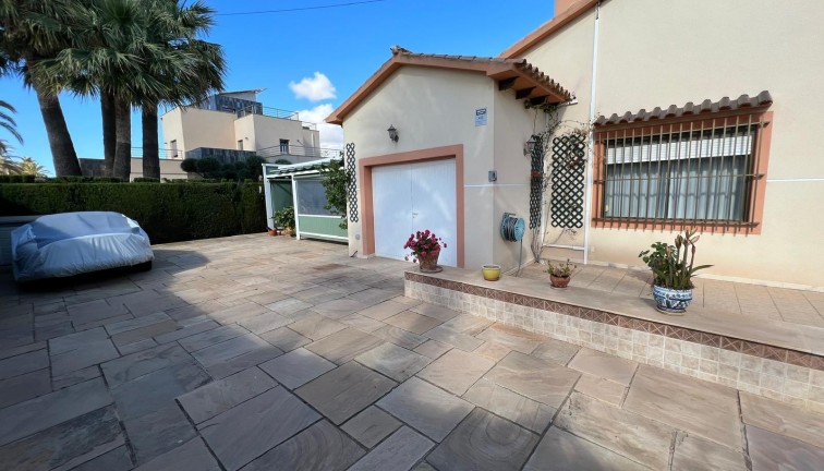 Jälleenmyynti - Erillistalo - Orihuela - Cabo Roig