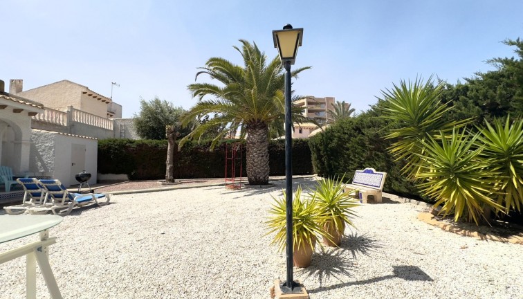 Jälleenmyynti - Erillistalo - Orihuela Costa - La Zenia