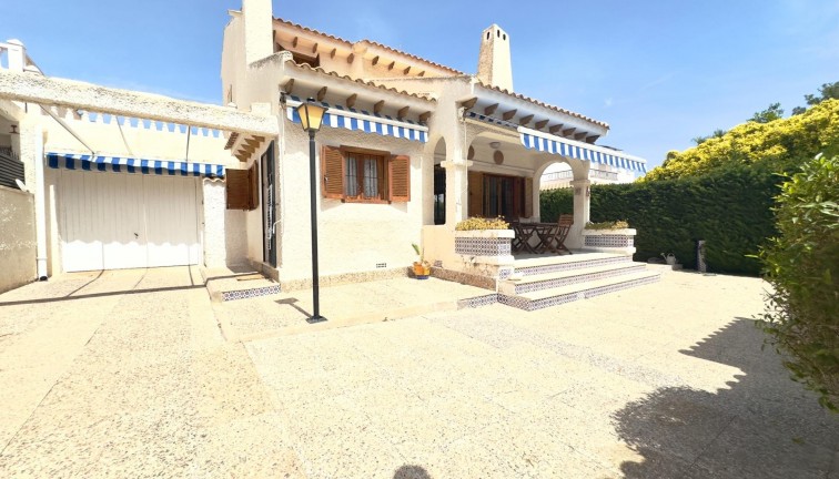 Jälleenmyynti - Erillistalo - Orihuela Costa - La Zenia