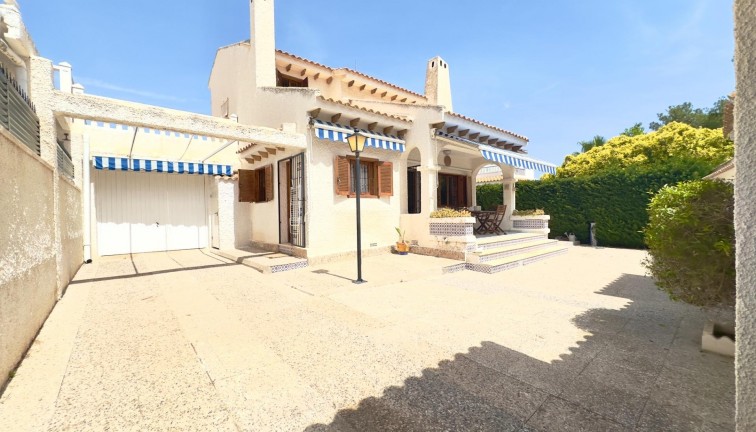 Jälleenmyynti - Erillistalo - Orihuela Costa - La Zenia