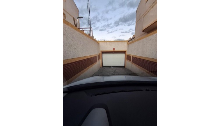Jälleenmyynti - Autotalli - Orihuela Costa - Los Almendros-La Florida