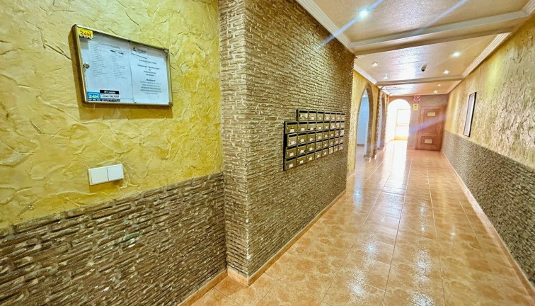 Jälleenmyynti - Asunto - Torrevieja