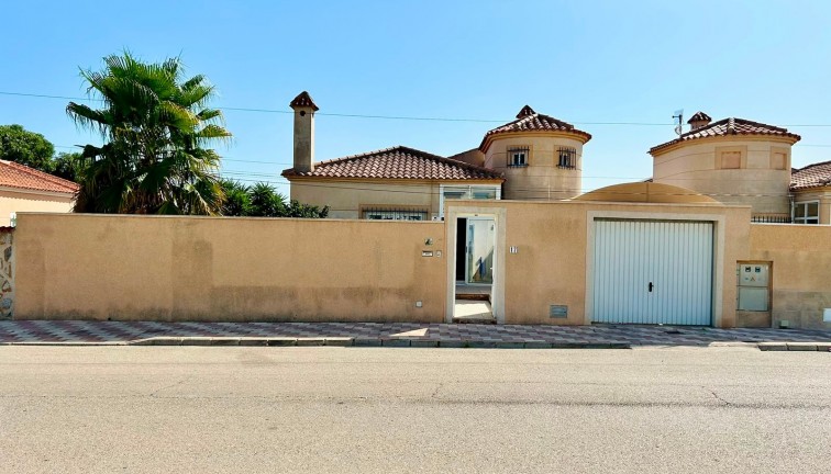Resale - Chalet - Torrevieja - San Luis