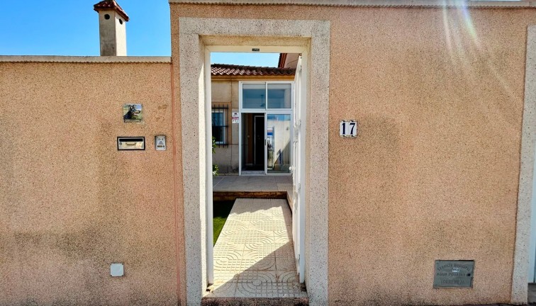 Resale - Chalet - Torrevieja - San Luis