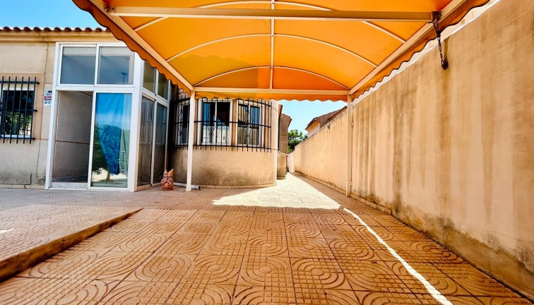 Resale - Chalet - Torrevieja - San Luis