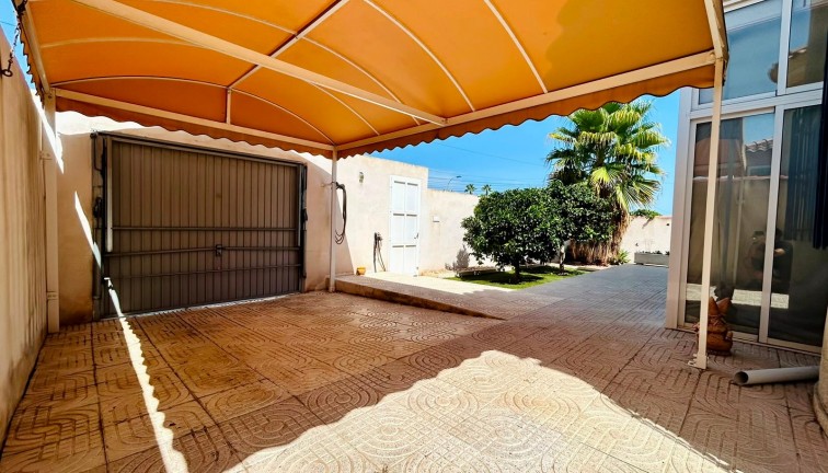 Resale - Chalet - Torrevieja - San Luis