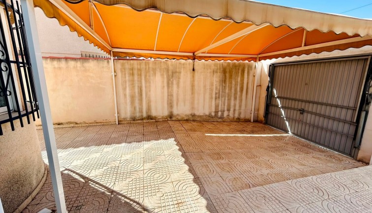 Resale - Chalet - Torrevieja - San Luis