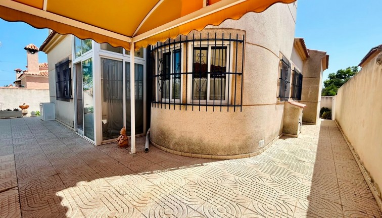 Resale - Chalet - Torrevieja - San Luis