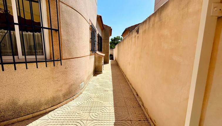 Resale - Chalet - Torrevieja - San Luis