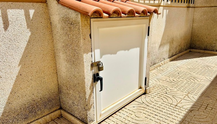 Resale - Chalet - Torrevieja - San Luis