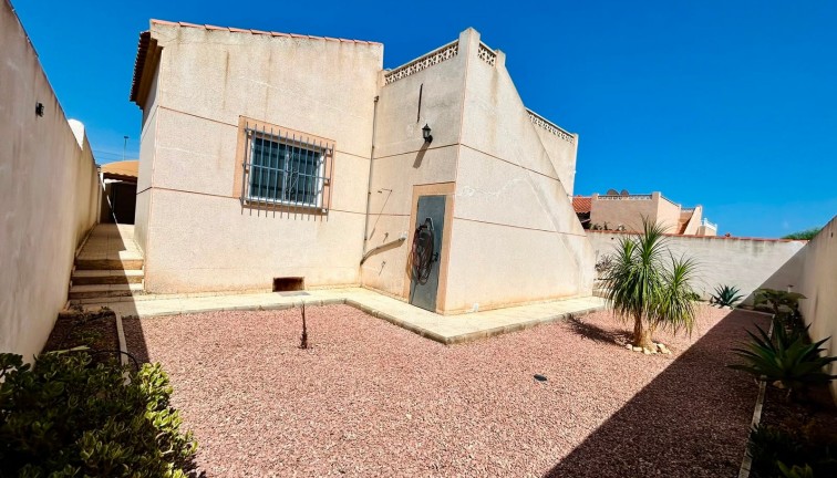 Resale - Chalet - Torrevieja - San Luis