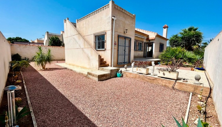 Resale - Chalet - Torrevieja - San Luis