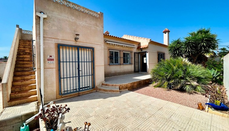 Resale - Chalet - Torrevieja - San Luis