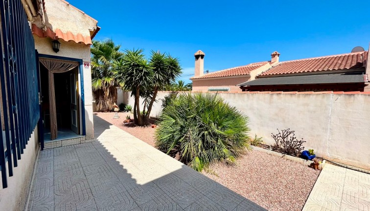 Resale - Chalet - Torrevieja - San Luis