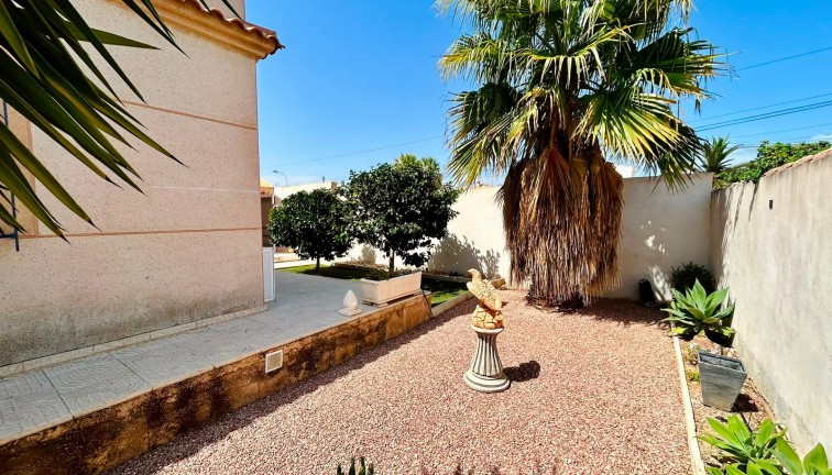 Resale - Chalet - Torrevieja - San Luis