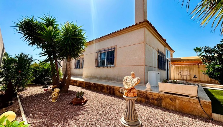 Resale - Chalet - Torrevieja - San Luis