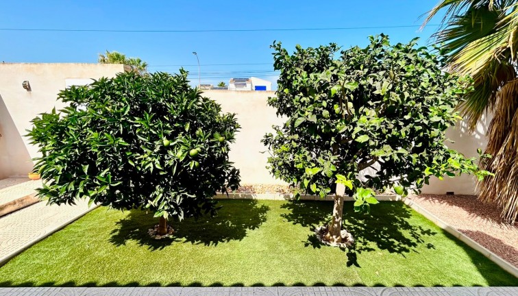 Resale - Chalet - Torrevieja - San Luis