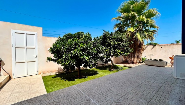 Resale - Chalet - Torrevieja - San Luis