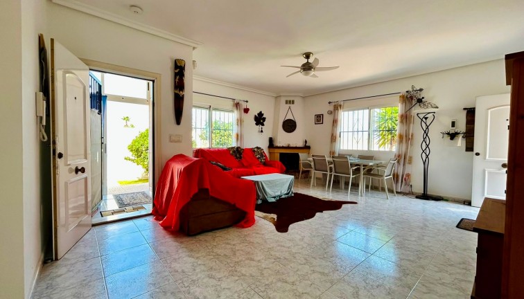 Resale - Chalet - Torrevieja - San Luis