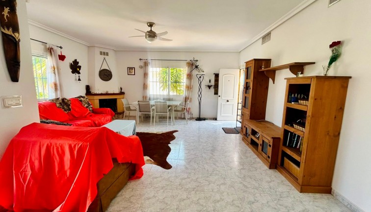Resale - Chalet - Torrevieja - San Luis