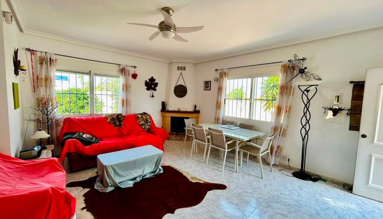 Resale - Chalet - Torrevieja - San Luis