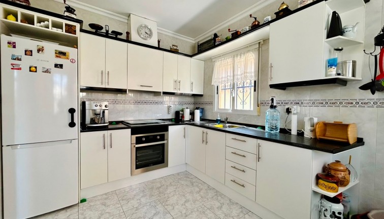 Resale - Chalet - Torrevieja - San Luis