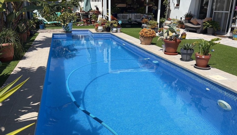 Resale - Chalet - Torrevieja - La Siesta