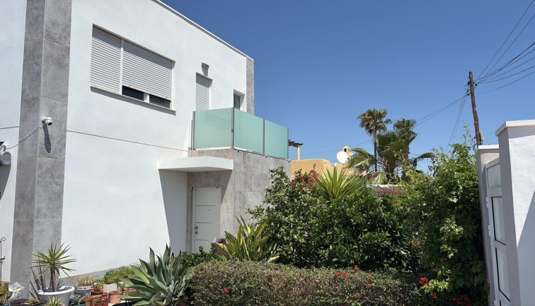 Resale - Chalet - Torrevieja - La Siesta