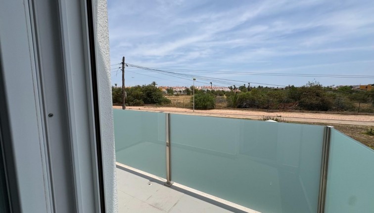 Resale - Chalet - Torrevieja - La Siesta
