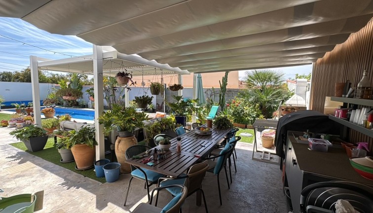 Resale - Chalet - Torrevieja - La Siesta