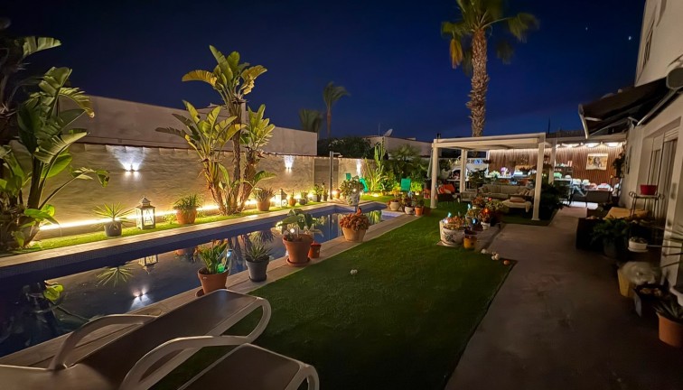 Resale - Chalet - Torrevieja - La Siesta