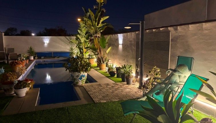 Resale - Chalet - Torrevieja - La Siesta