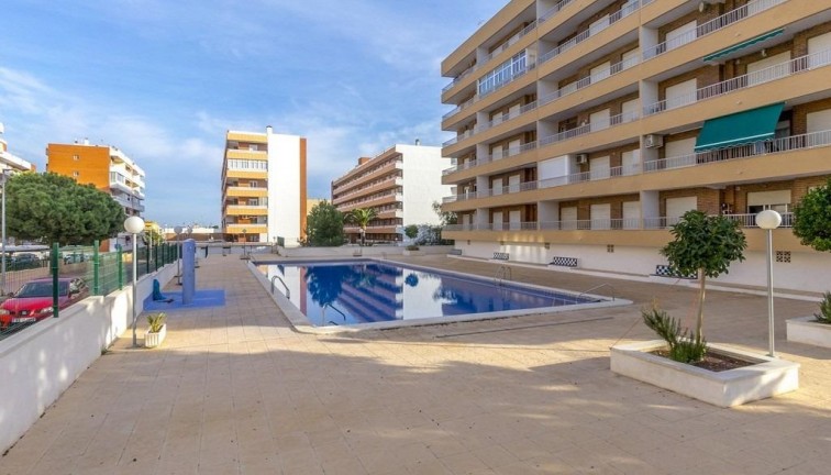 Återförsäljning - Lägenhet - Torrevieja - Punta Prima