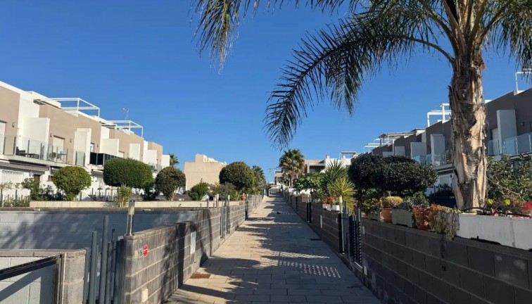 Jälleenmyynti - Paritalo/Rivitalo - Torrevieja - Aguas Nuevas