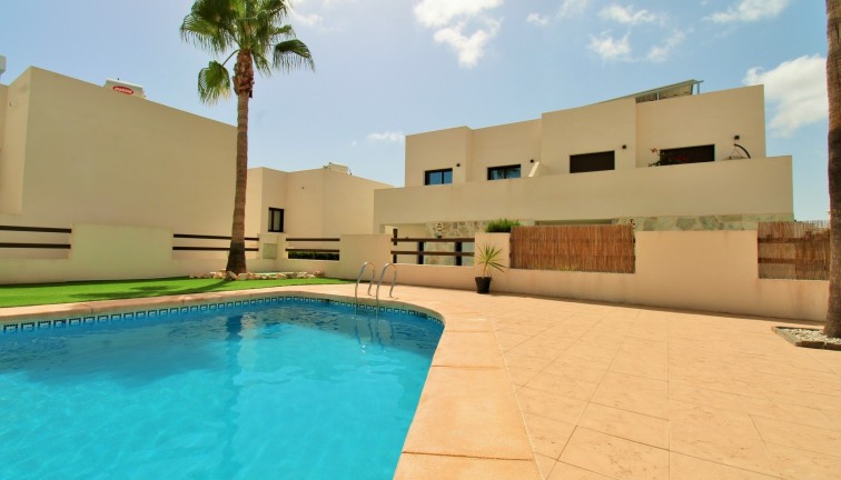 Jälleenmyynti - Erillistalo - Villamartín