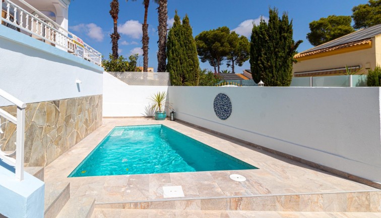 Jälleenmyynti - Erillistalo - Orihuela Costa - Villamartín