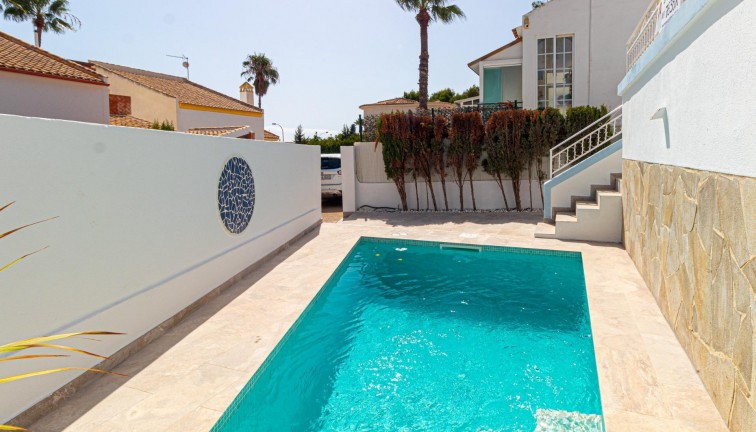 Jälleenmyynti - Erillistalo - Orihuela Costa - Villamartín