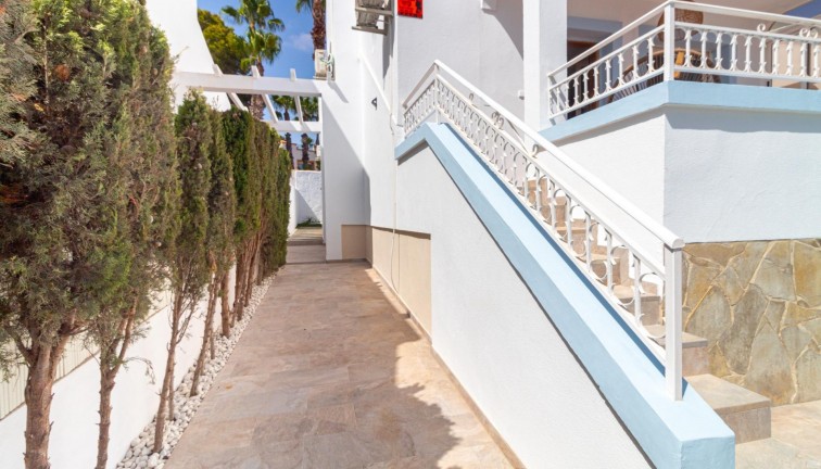 Jälleenmyynti - Erillistalo - Orihuela Costa - Villamartín