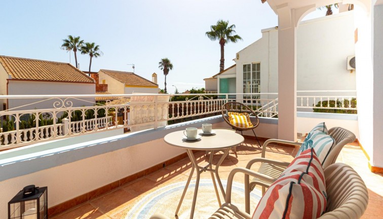 Jälleenmyynti - Erillistalo - Orihuela Costa - Villamartín