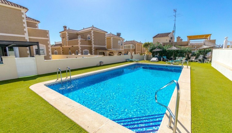 Resale - Chalet - Orihuela Costa - Villamartín