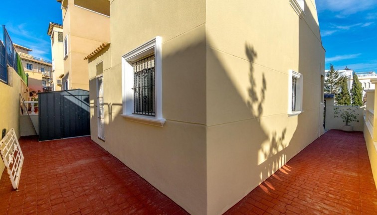 Resale - Chalet - Orihuela Costa - Villamartín